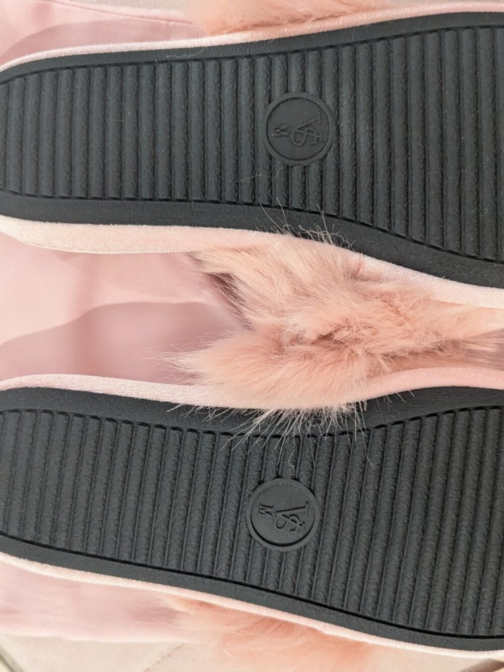 Victoria Secret Faux Fur Bling V Slippers - Picture 6 of 6
